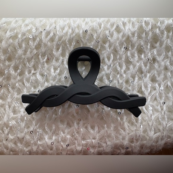 Accessories - 🎁 3for1 or FREE WITH PURCHASE - Black Twisted Hair Clip